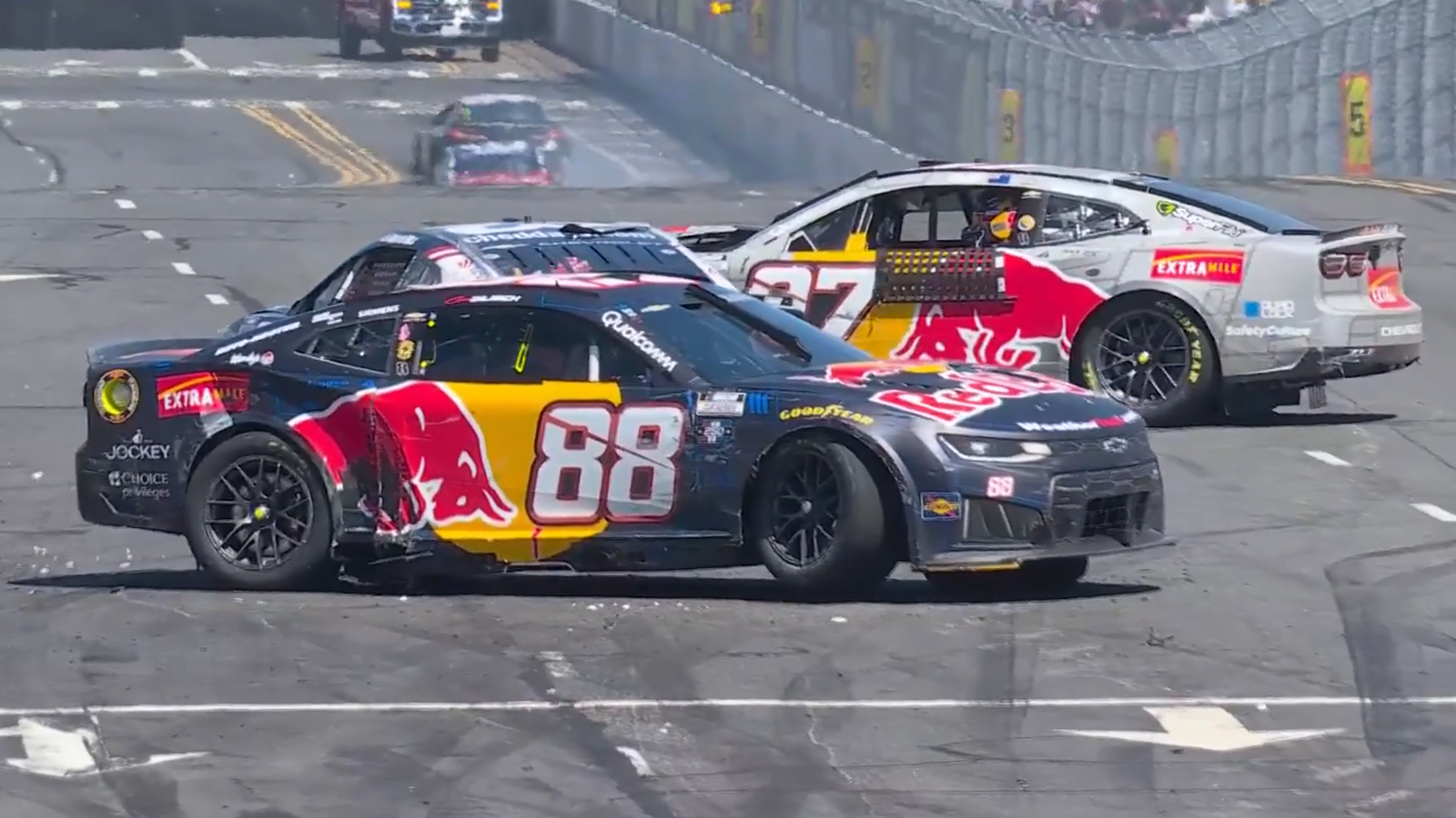 Connor Zilisch, Shane Van Gisbergen Taken Out in Lap 31 Wreck at Naval Base Coronado