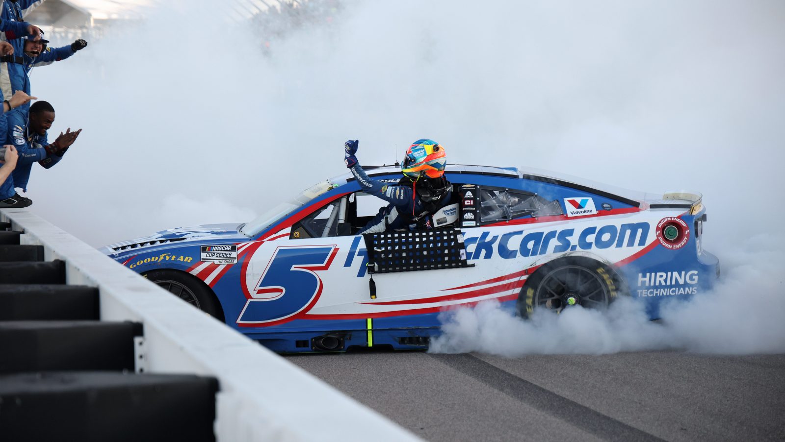 Kyle Larson Snaps 51-Race Winless Streak in Chaotic Race at WWT Raceway