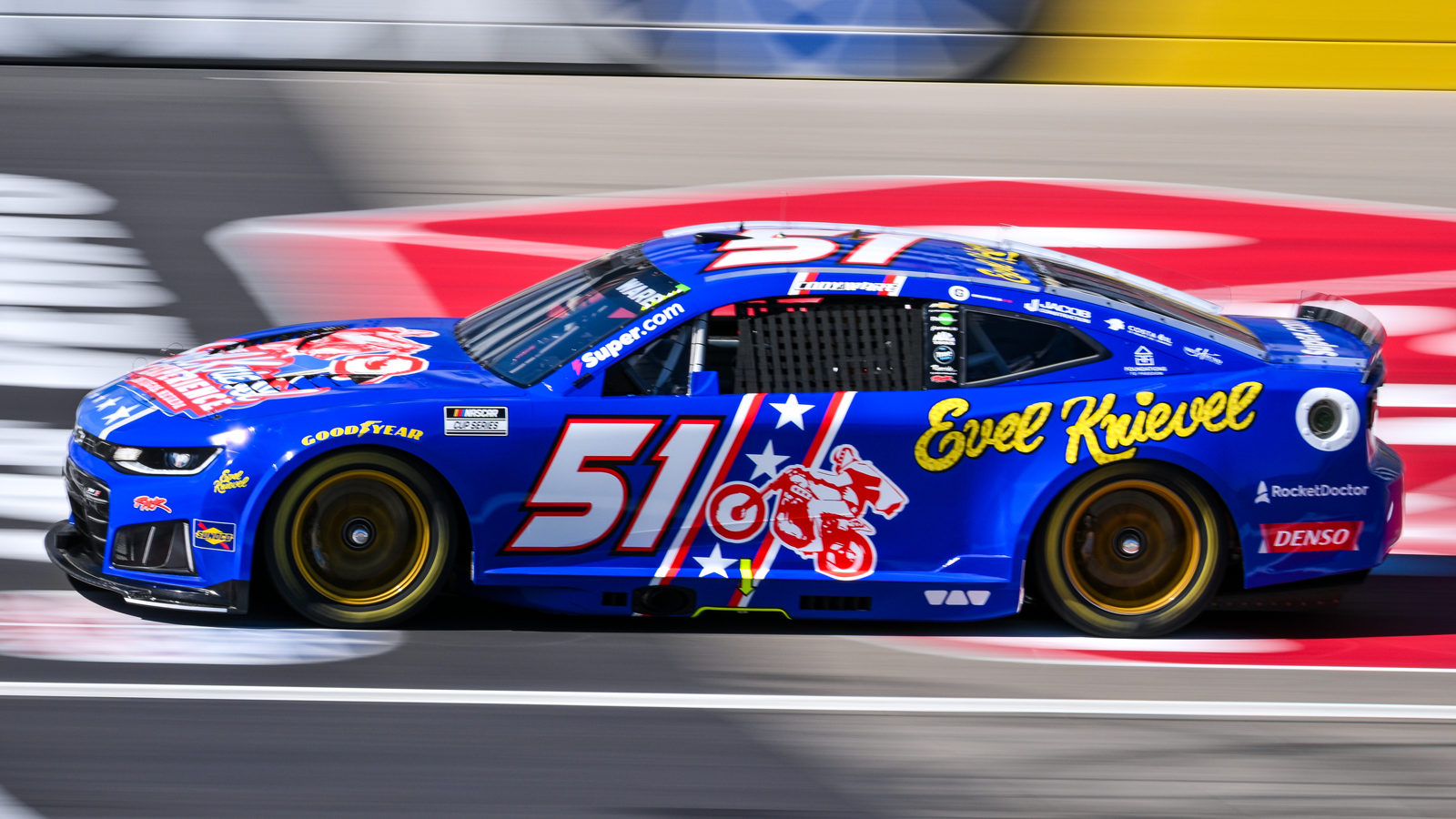 NASCAR Holds Off Displaying Yellow Flag for Two Separate Spins